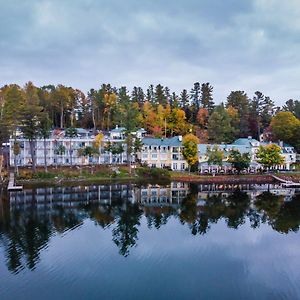 Ripplecove, Hôtel sur le Lac